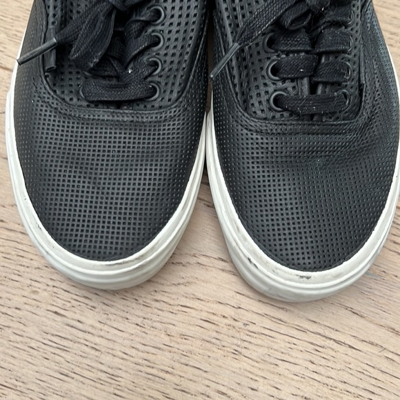 VANS - Picture 3 of 7